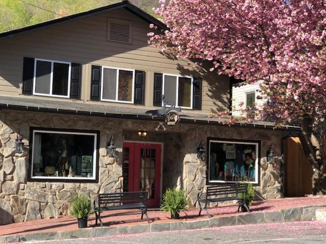 Chimney Rock Manor Hotel Exterior foto